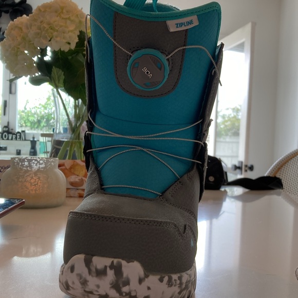 Kids' Burton Zipline BOA® Snowboard Boots: Size 7K - Picture 2 of 3